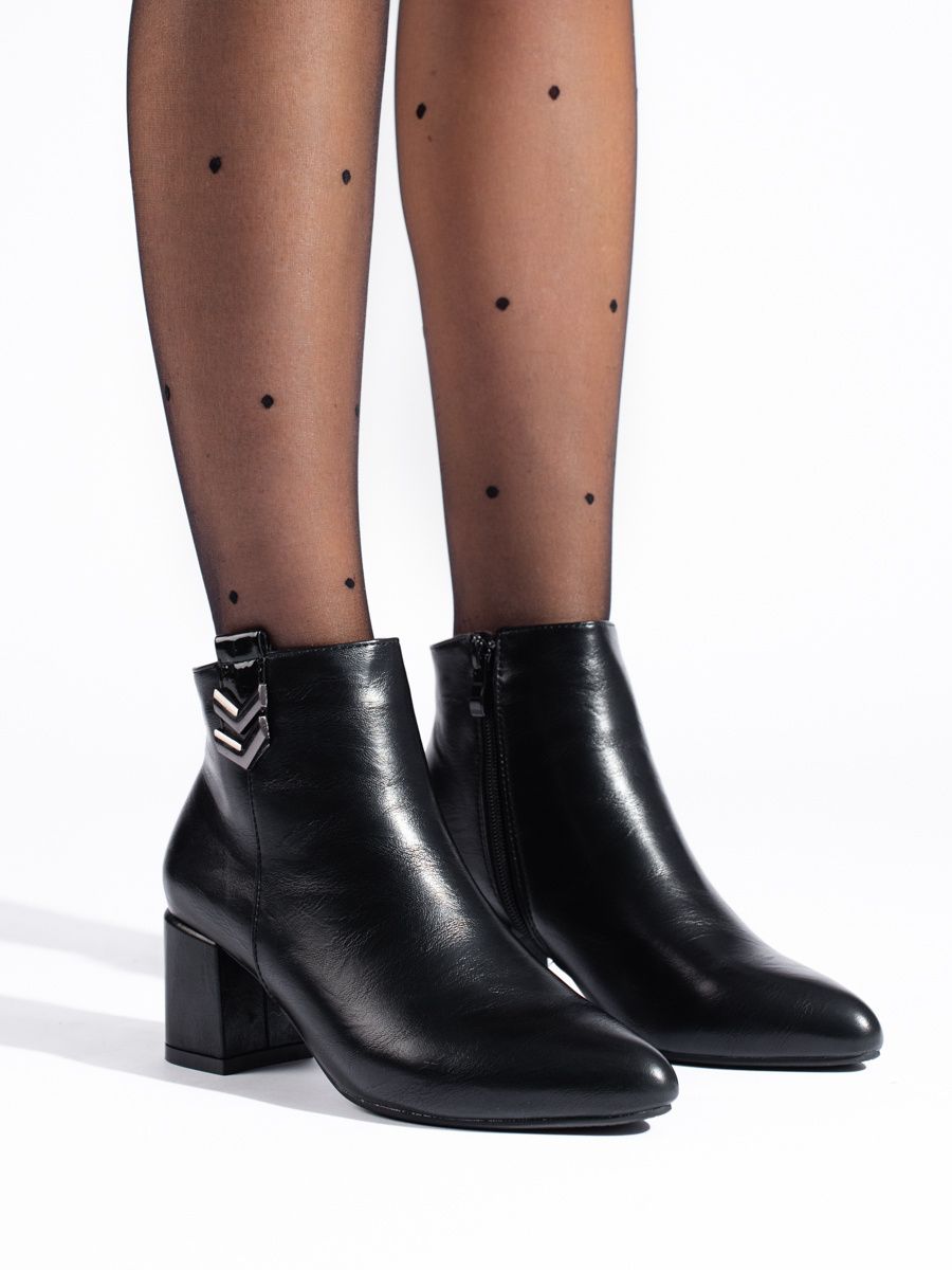 Klasické elegantní nízké kozačky černé