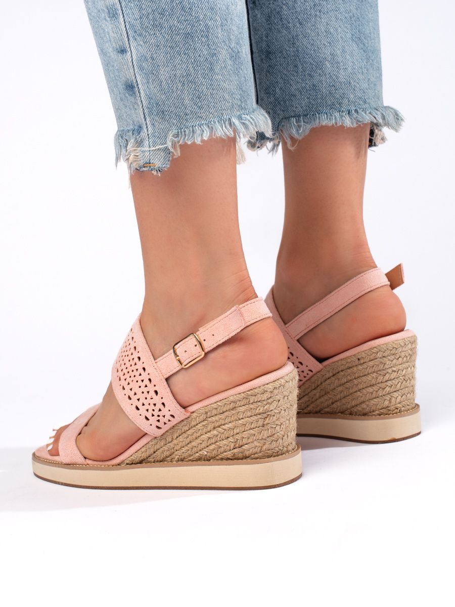 Růžové dámské sandály na klínovém opatku