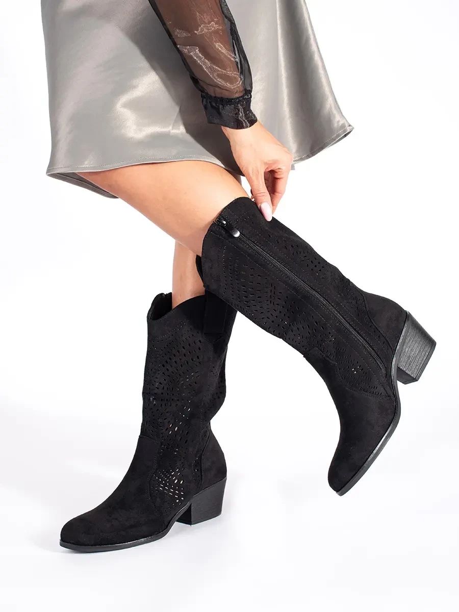 Černé ažurové kotníkové boty