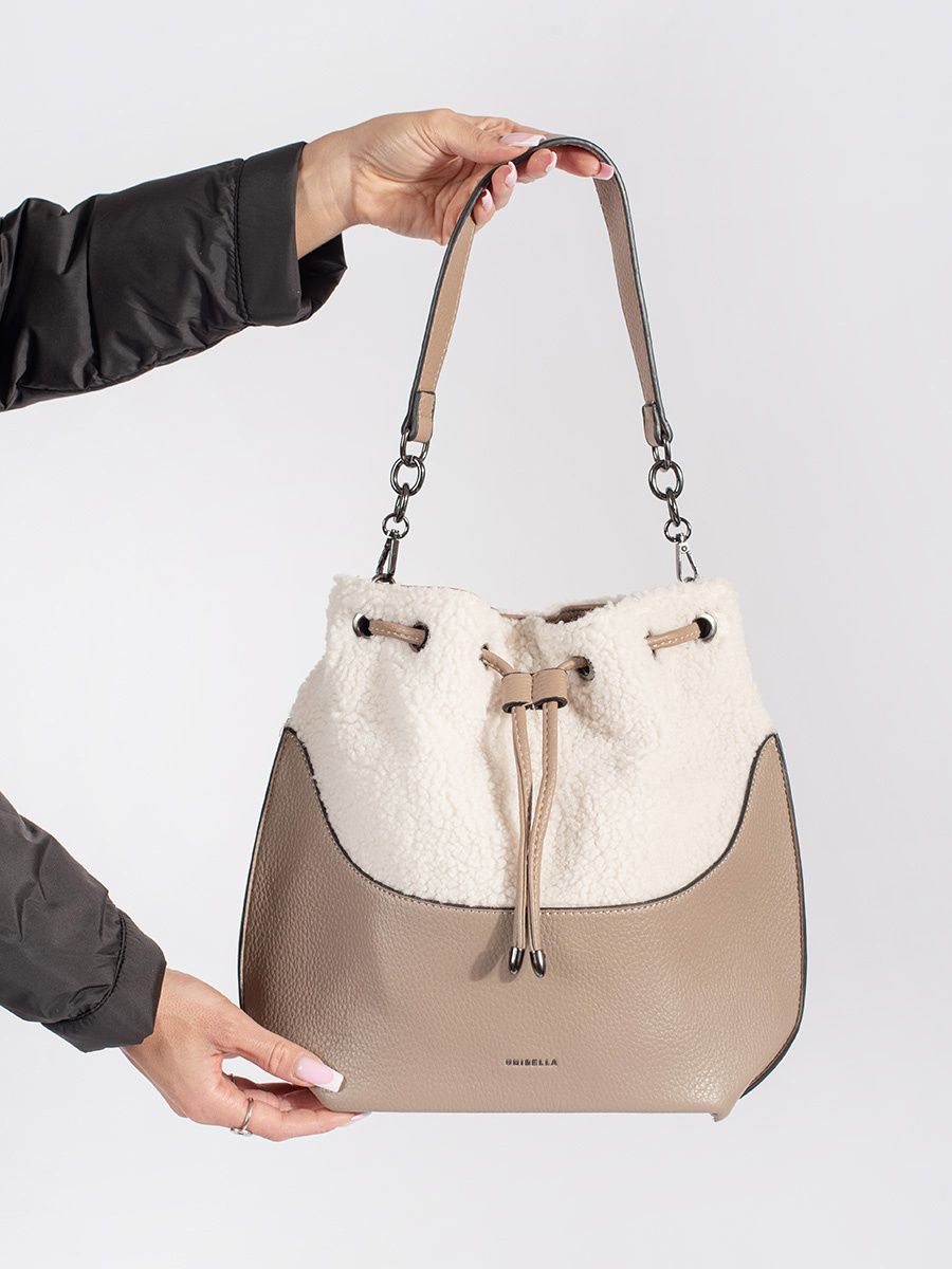 Béžová taška s kožešinou