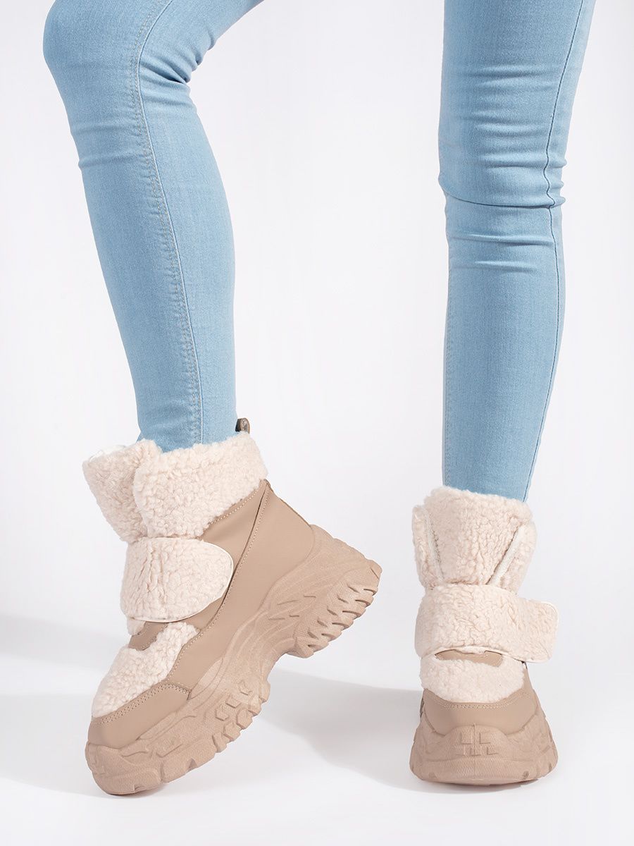 Béžové sněhule na platformě s kožešinou