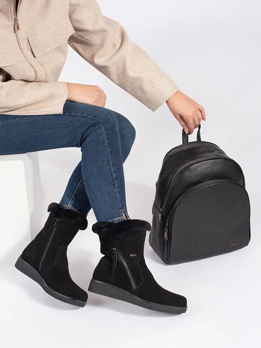 Černý klasický dámský batoh