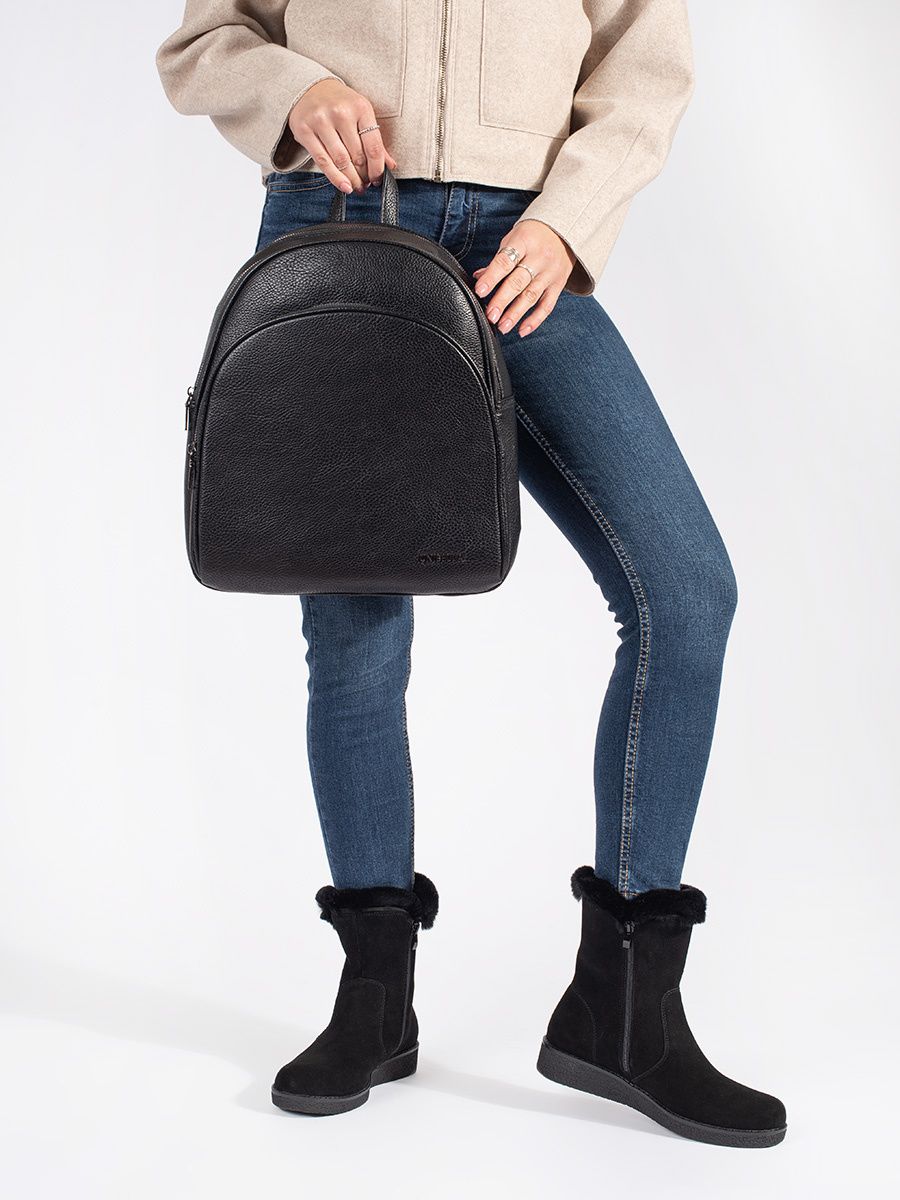 Zateplené černé kotníkové kozačky z nubukové kůže