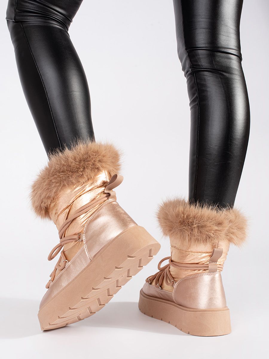 Sněhule ve zlaté barvě na hrubé podrážce