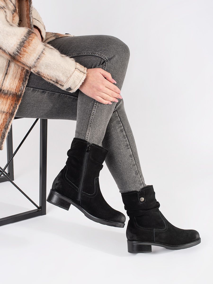 Černé kožené kotníkové kozačky s nařaseným svrškem