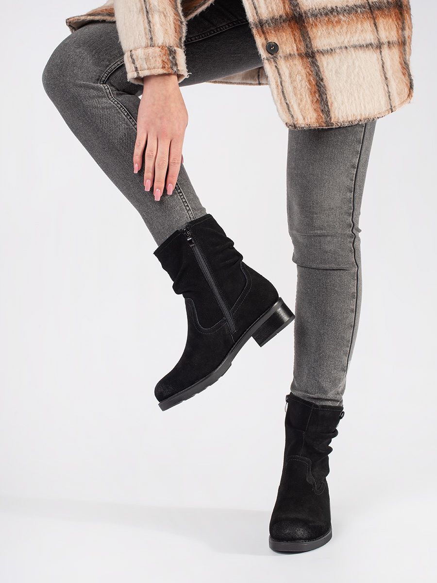 Černé kožené kotníkové kozačky s nařaseným svrškem