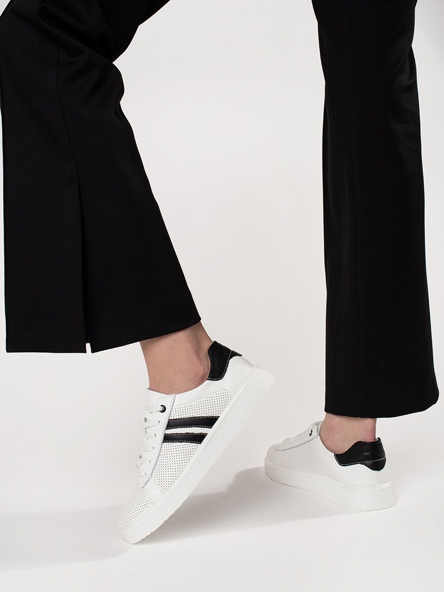 Bílé ažurové tenisky z pravé kůže