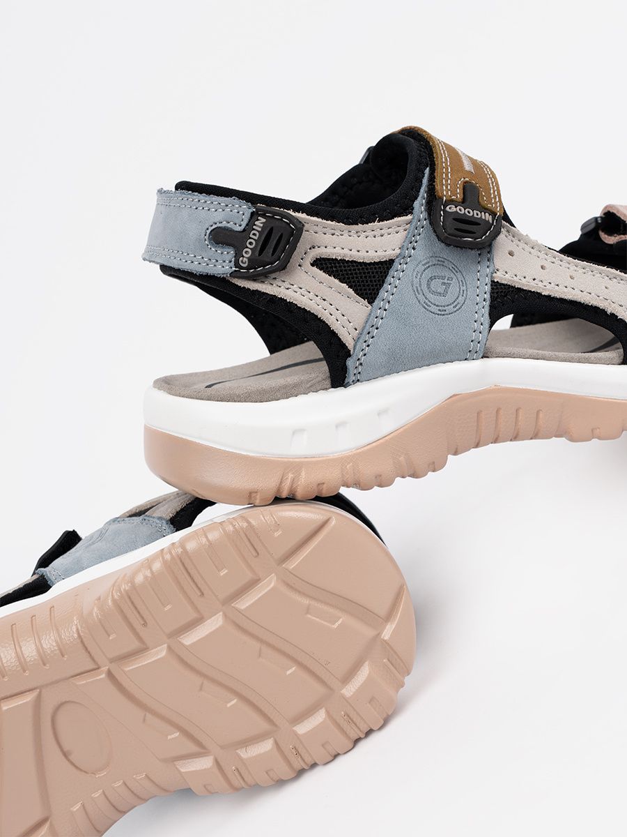 Vícbarevné sportovní sandály