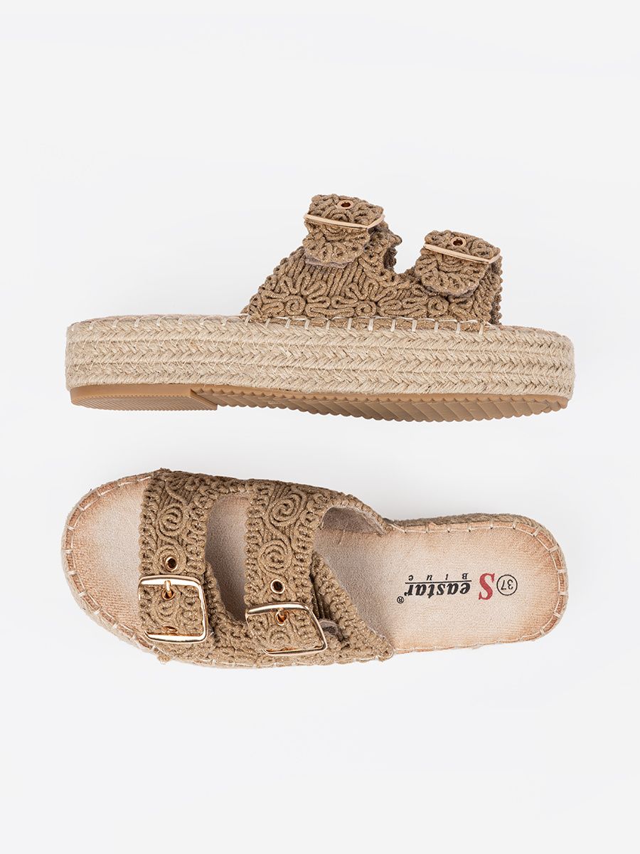 Béžové pletené pantofle na platformě s přezkami