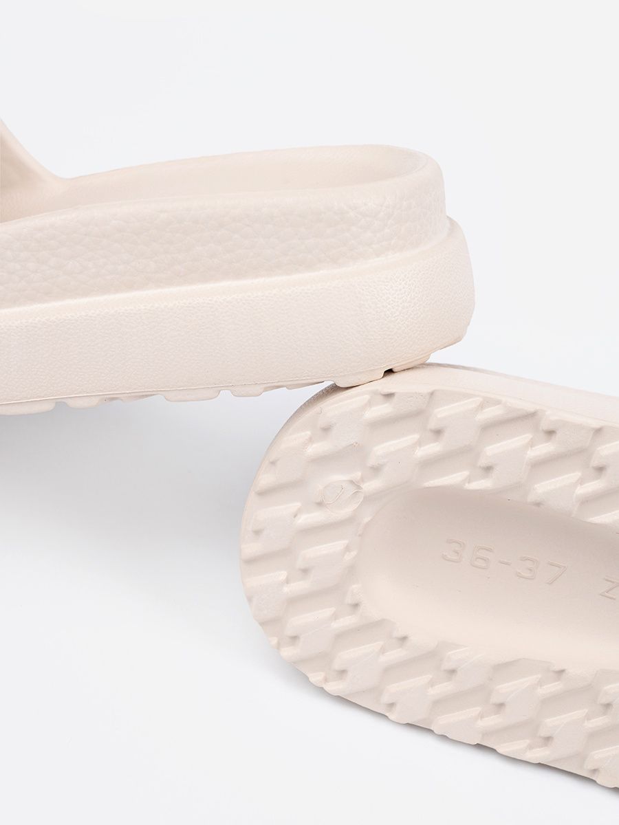 Béžové pantofle na platformě