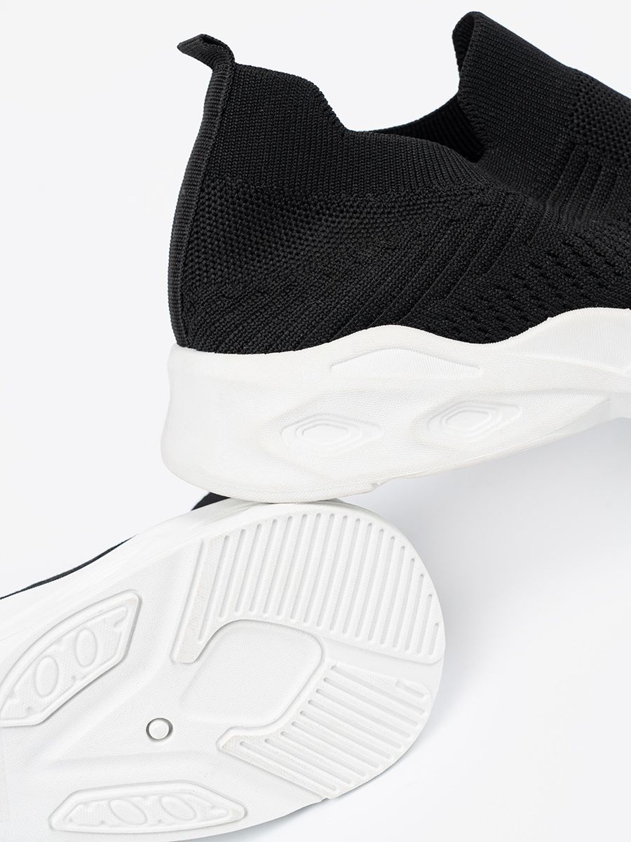 Černé sportovní tenisky