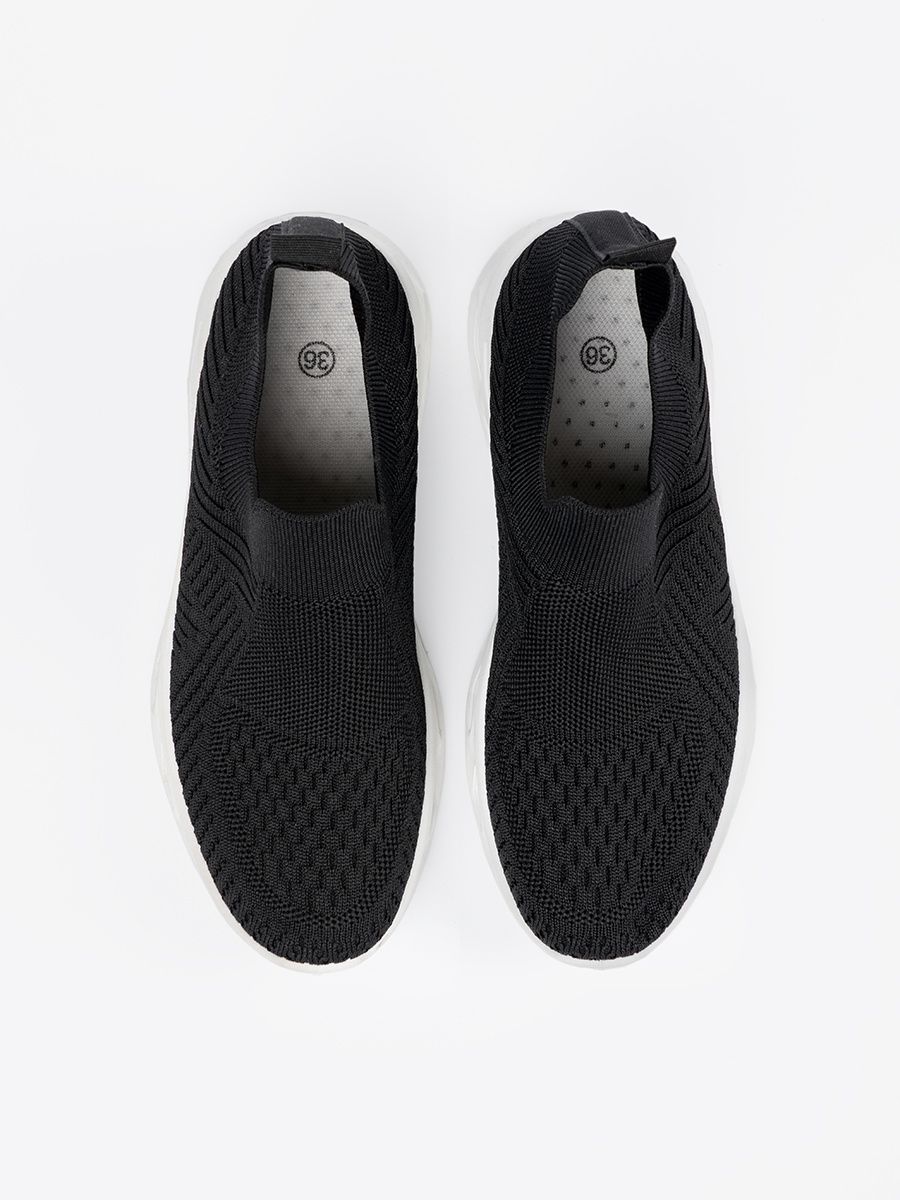 Černé sportovní tenisky