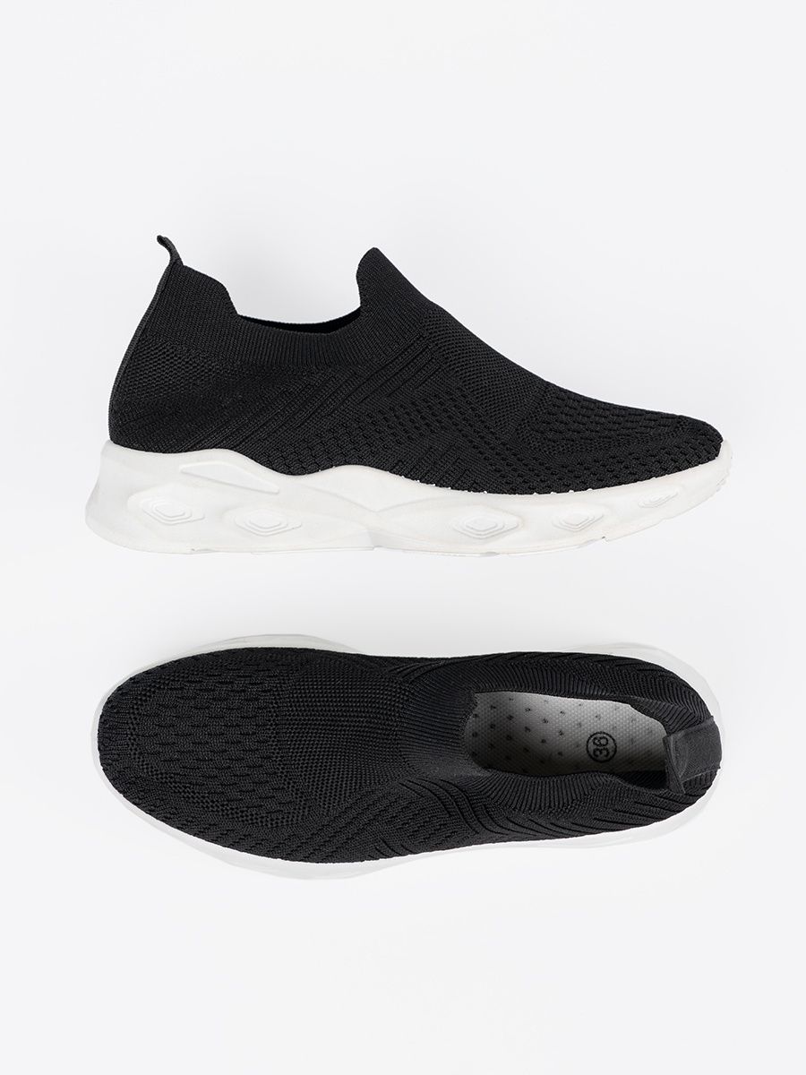 Černé sportovní tenisky