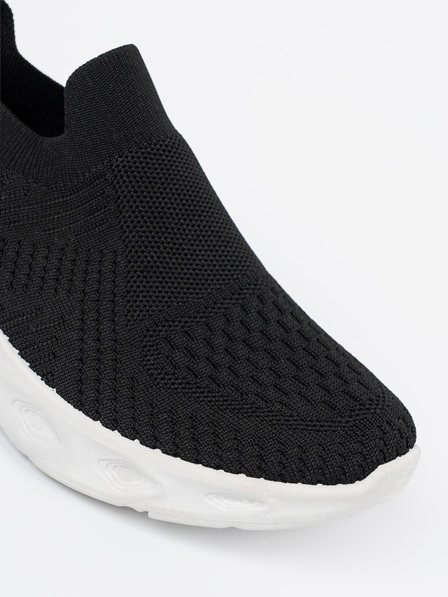 Černé sportovní tenisky