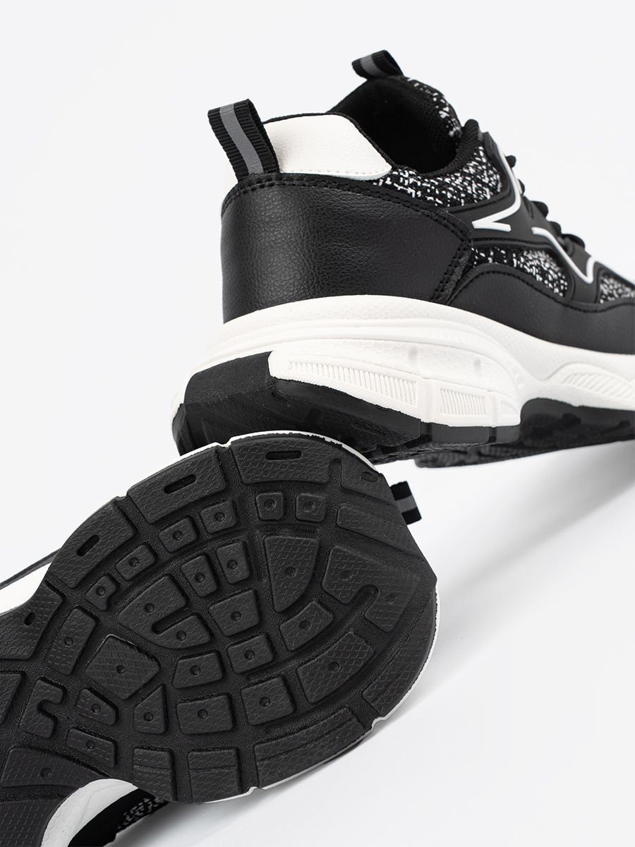 Černé dámské sneakersy s ozdobnými prvky