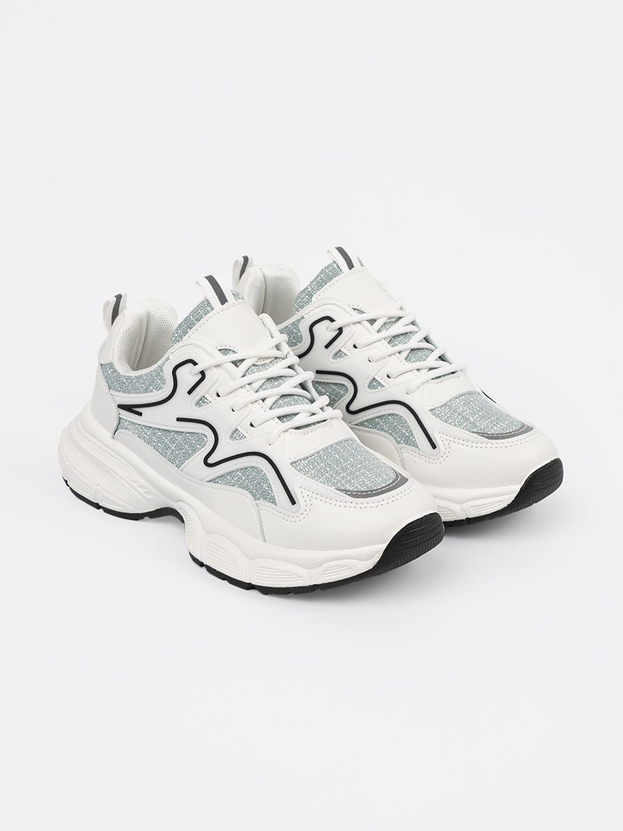Bílo-zelené sneakersy s ozdobnými prvky