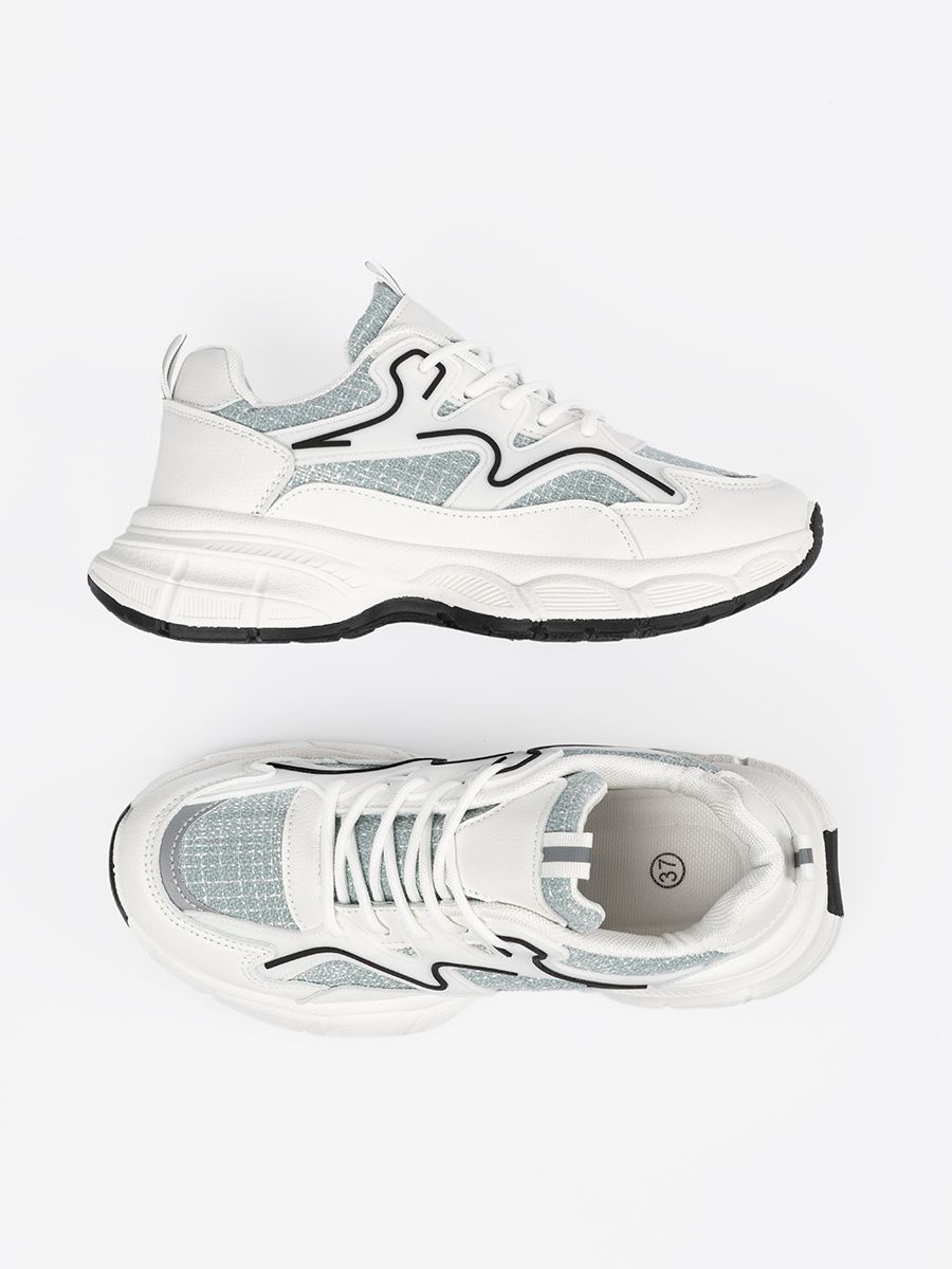 Bílo-zelené sneakersy s ozdobnými prvky