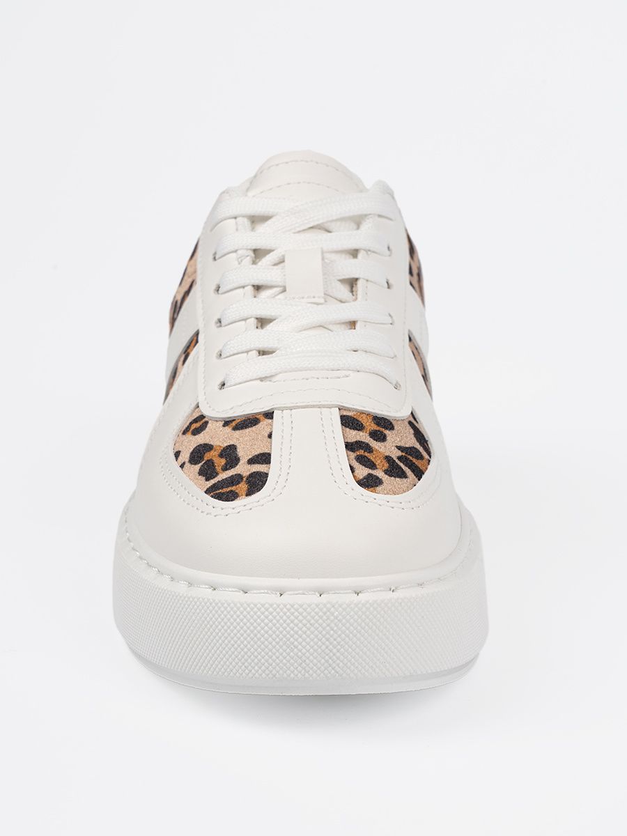 Bílé sneakersy s leopardím vzorem