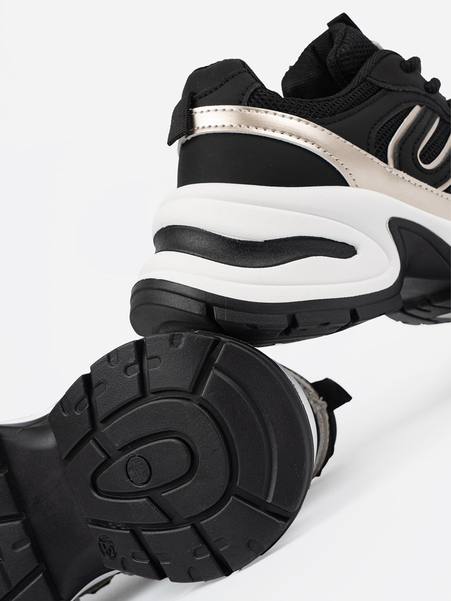Černé dámské sneakersy se zlatými detaily
