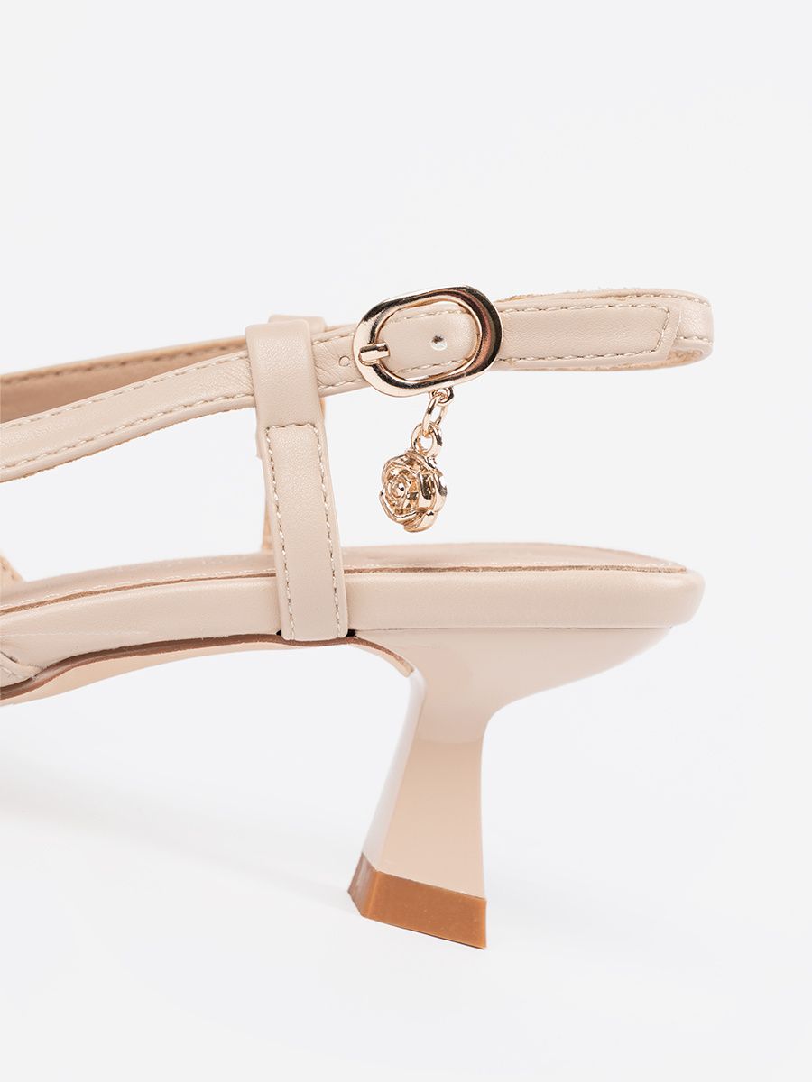 Světle béžové perforované lodičky na nízkém podpatku