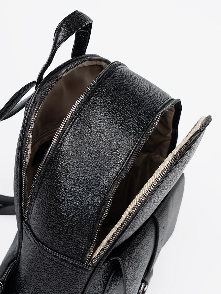 Černý dámský batoh z eko kůže