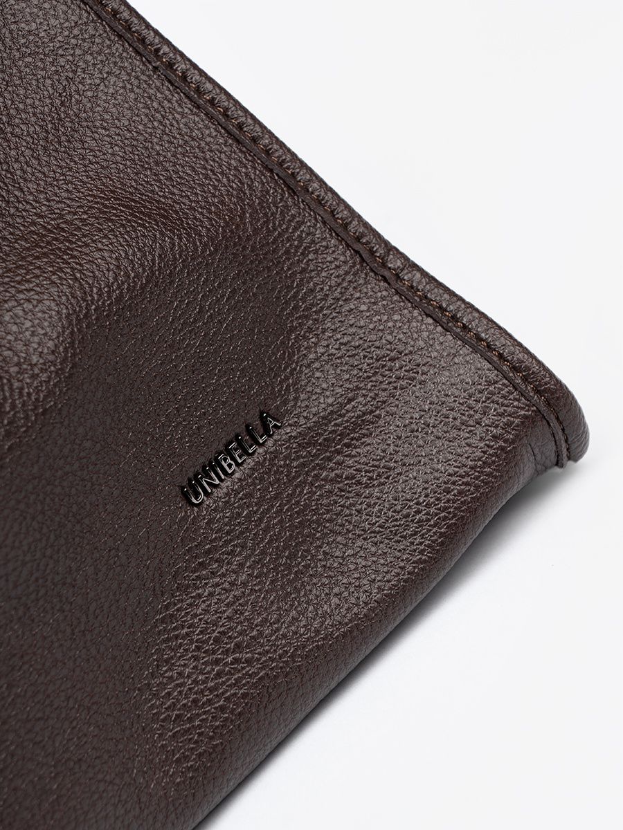 Klasická hnědá kabelka přes rameno