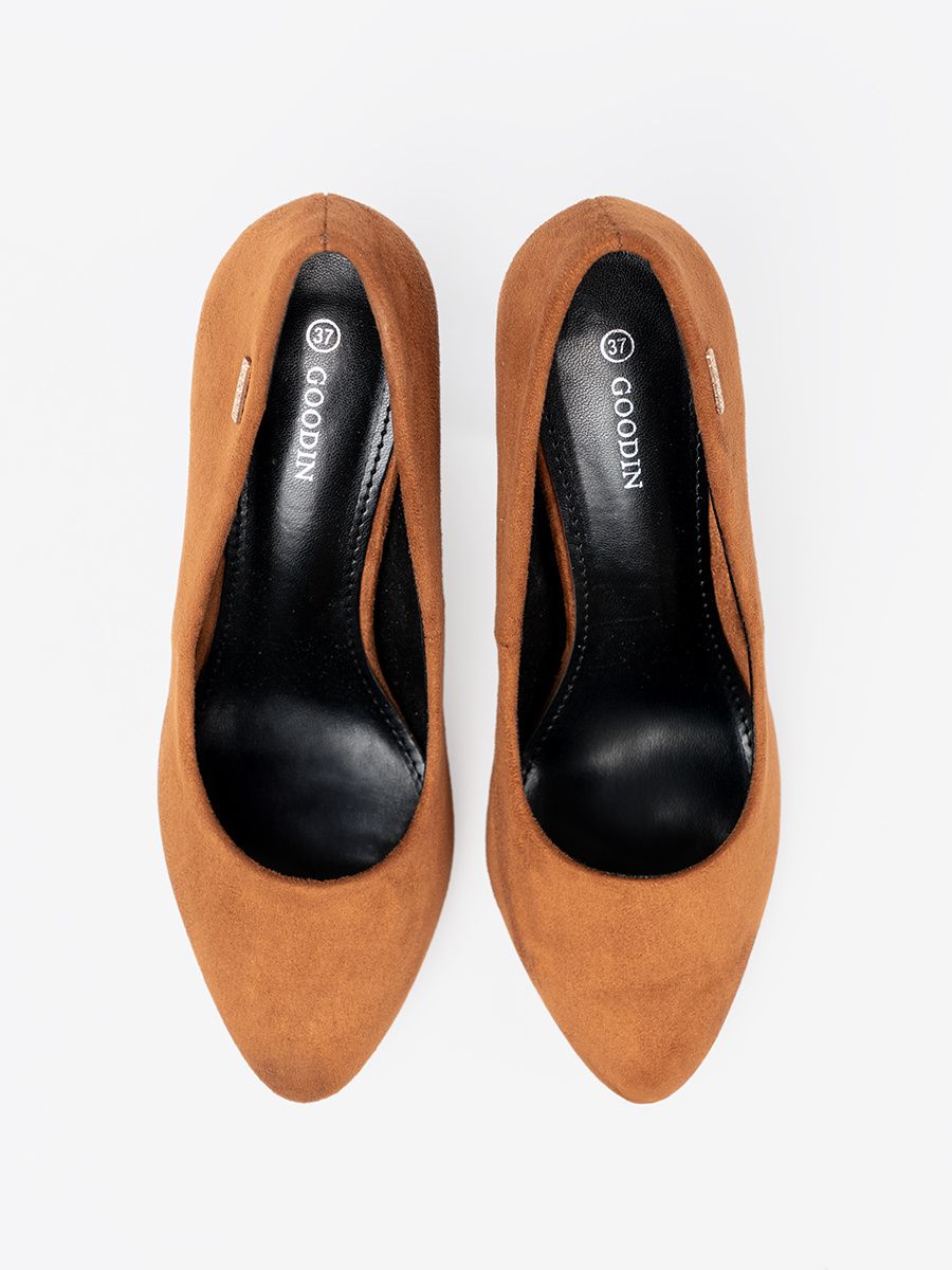 Světle hnědé lodičky na černém podpatku