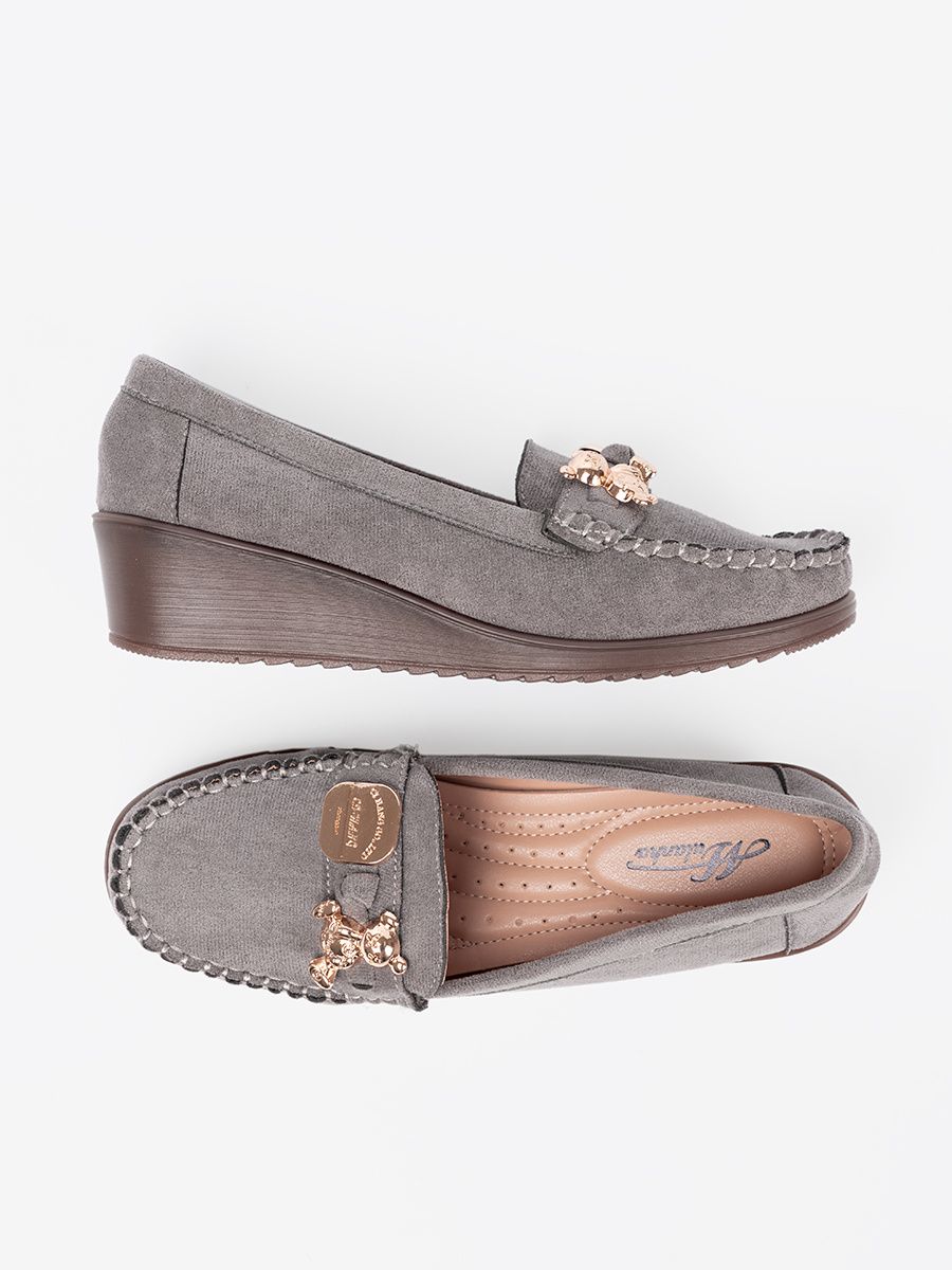 Šedé polobotky se zlatým medvídkem