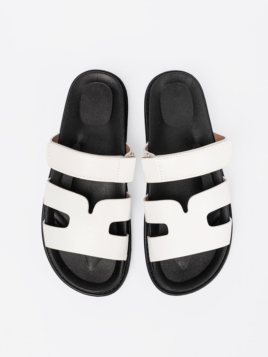 Pohodlné bílé pantofle na platformě