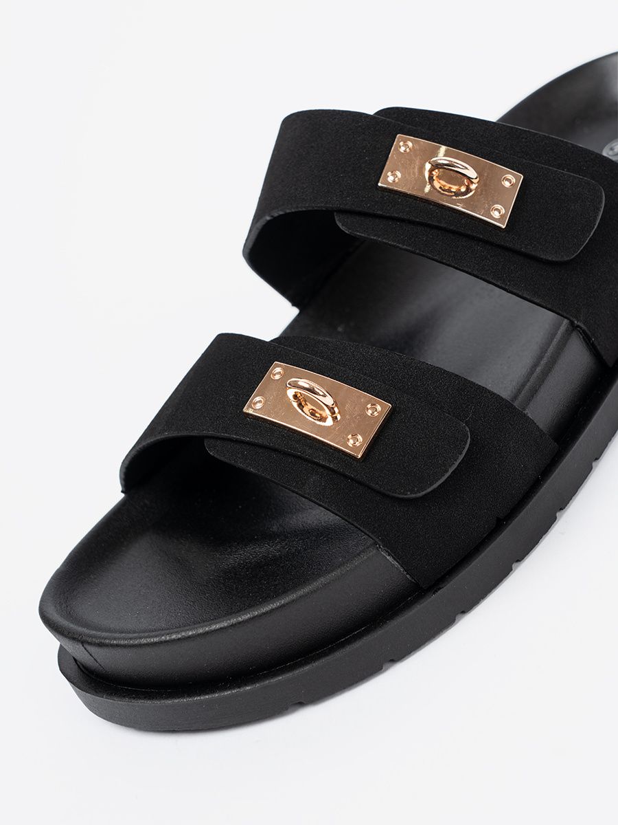 Černé pantofle se zlatými detaily