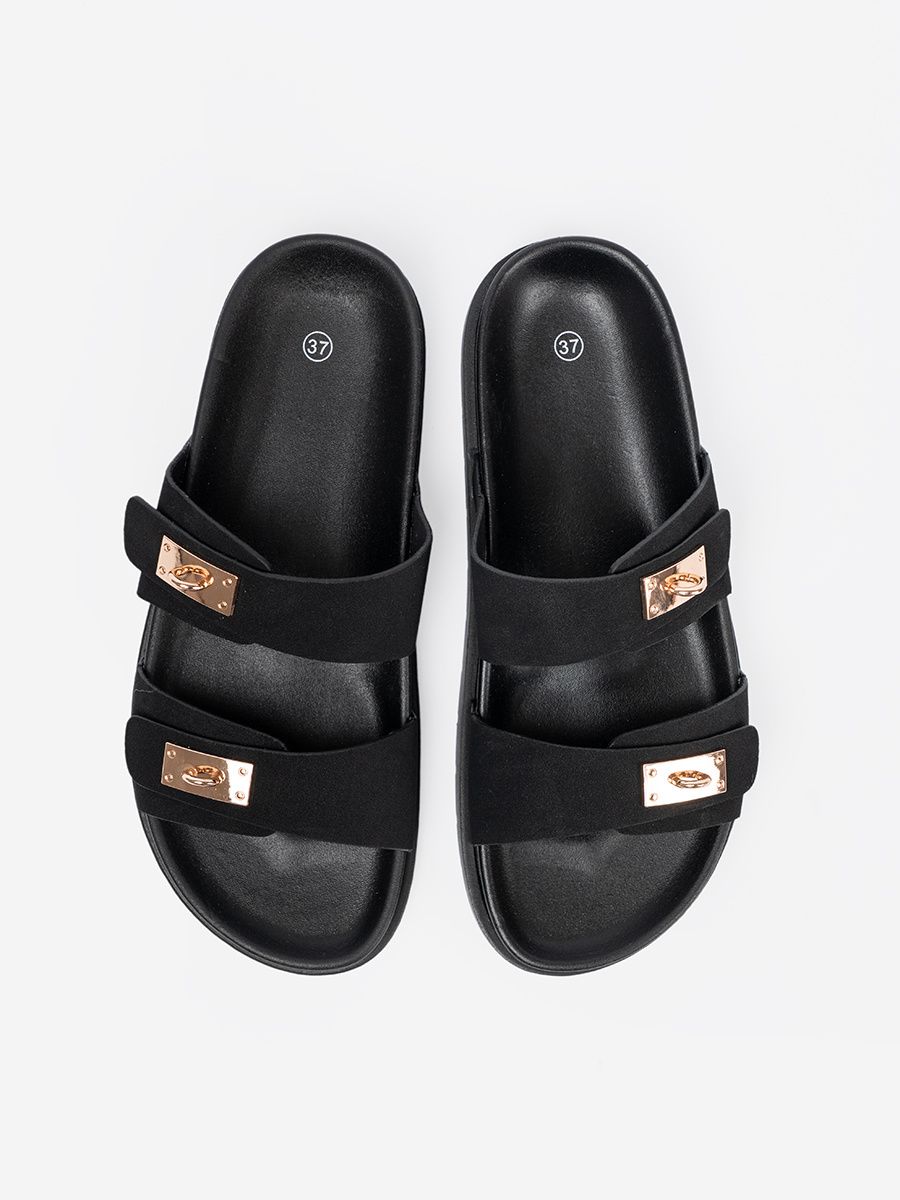 Černé pantofle se zlatými detaily