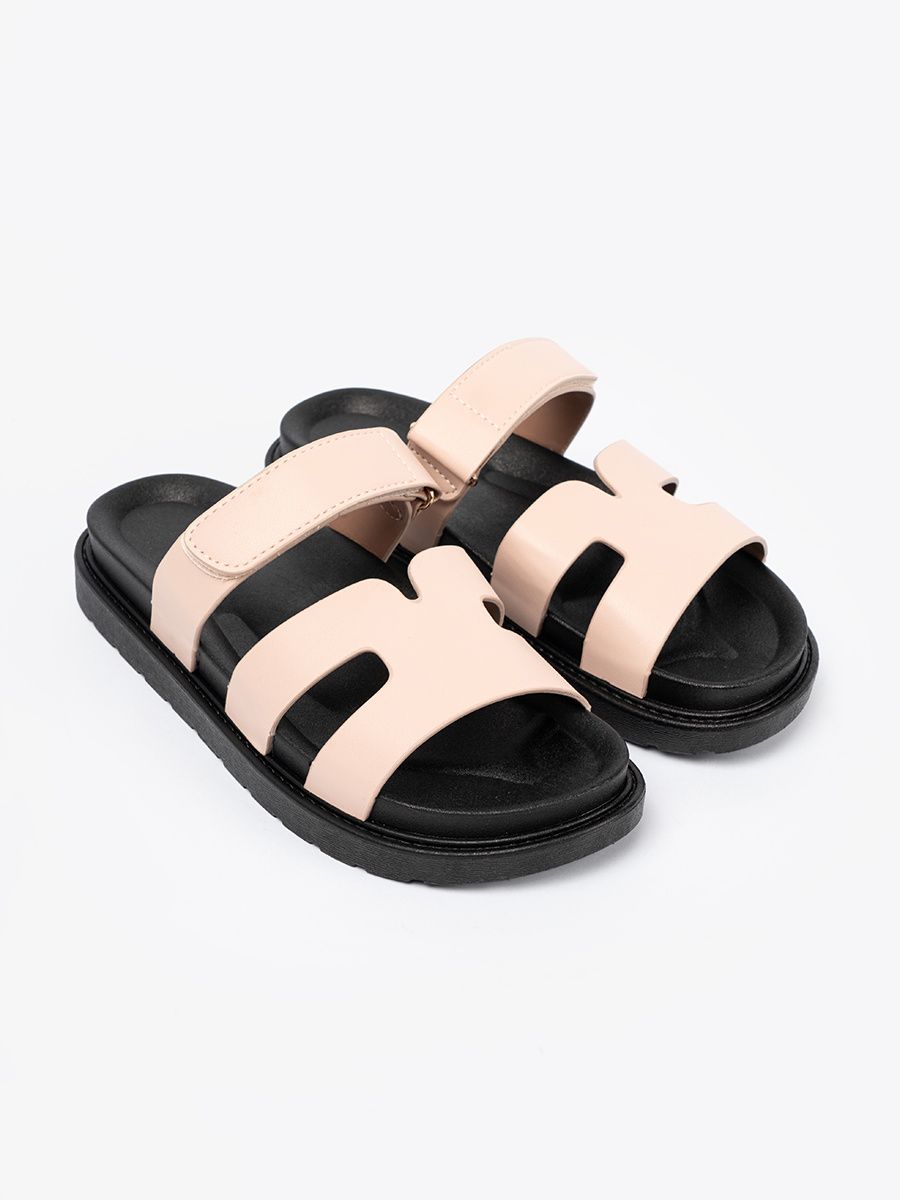 Béžové pantofle s páskem na suchý zip