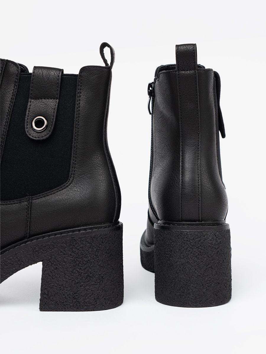 Elegantní černé kotníkové kozačky s elastickým vsazením