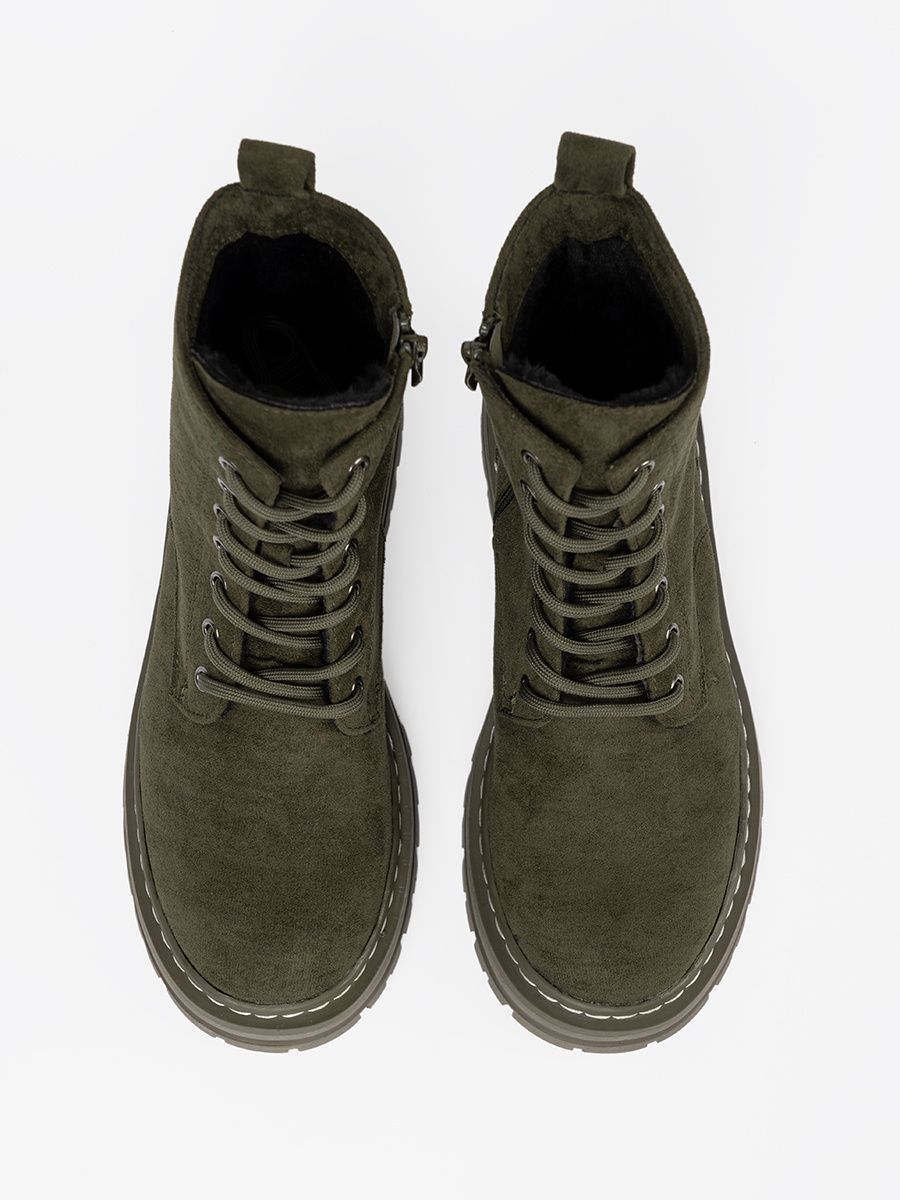 Tmavě zelené kotníkové boty se semišovým detailem