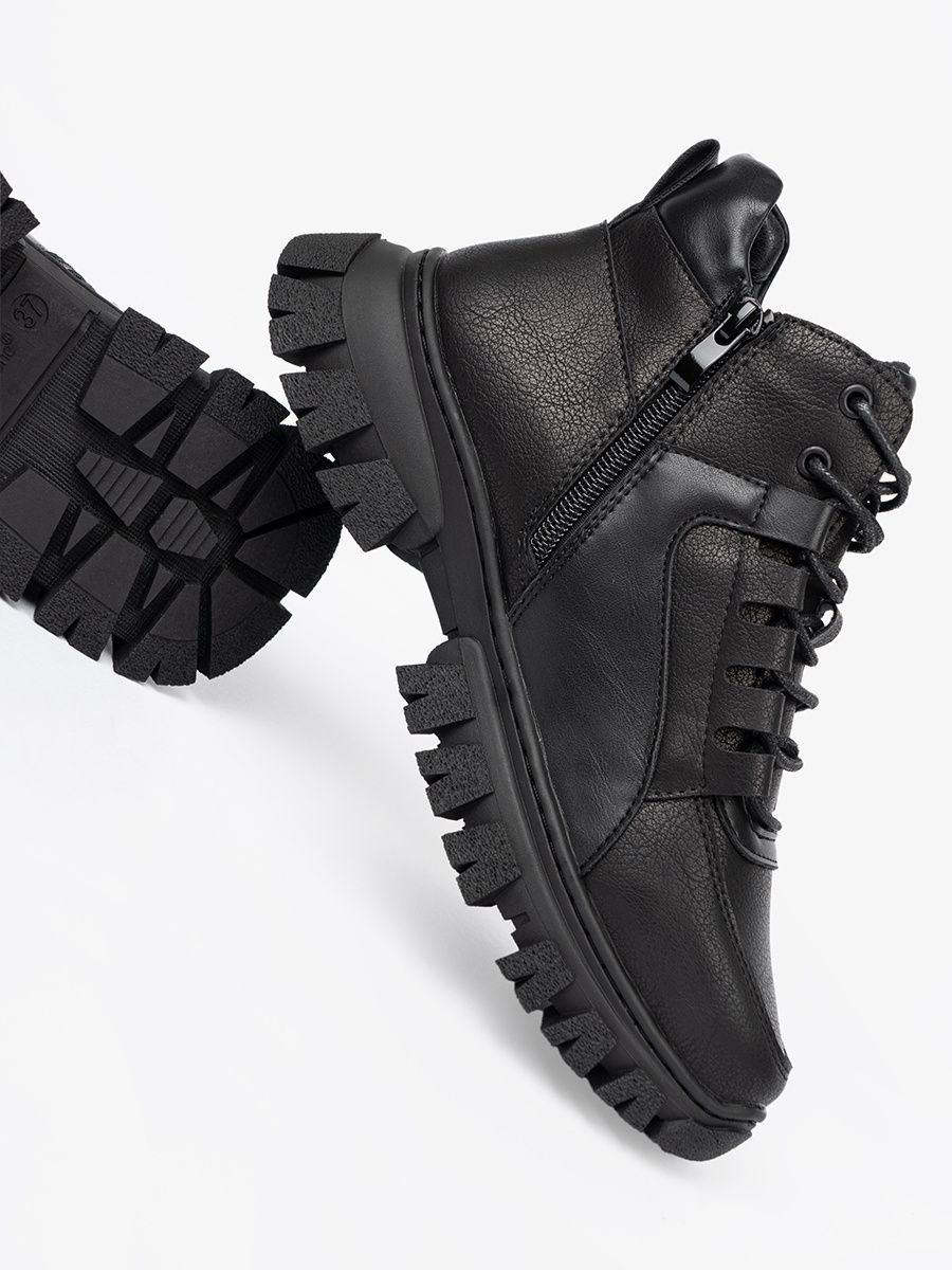 Černé šněrovací kotníkové boty s hrubou podrážkou