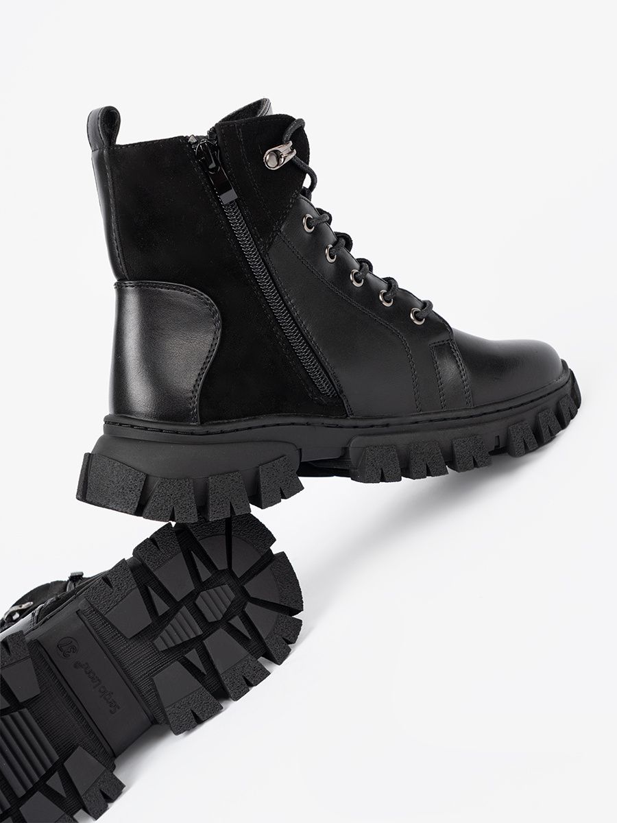 Černé kotníkové kozačky s masivní podrážkou a zipem