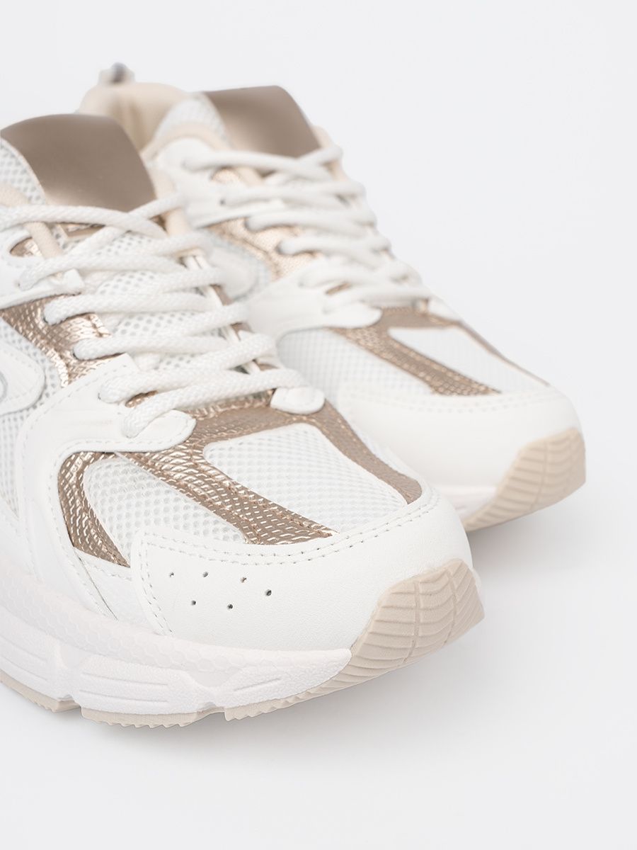 Bílé sneakersy s béžovo-zlatými detaily
