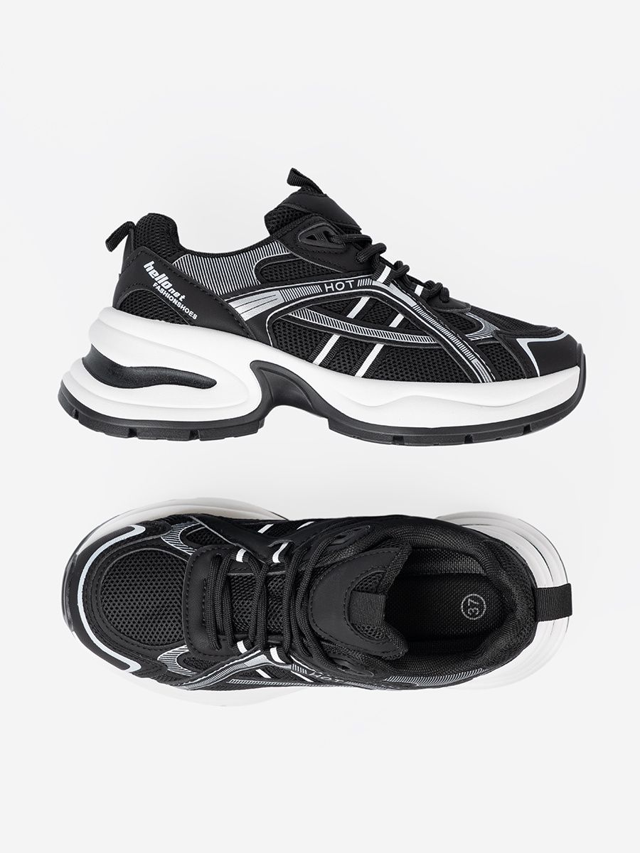 Černé sneakersy s prodyšným svrškem a masivní bílou podrážkou