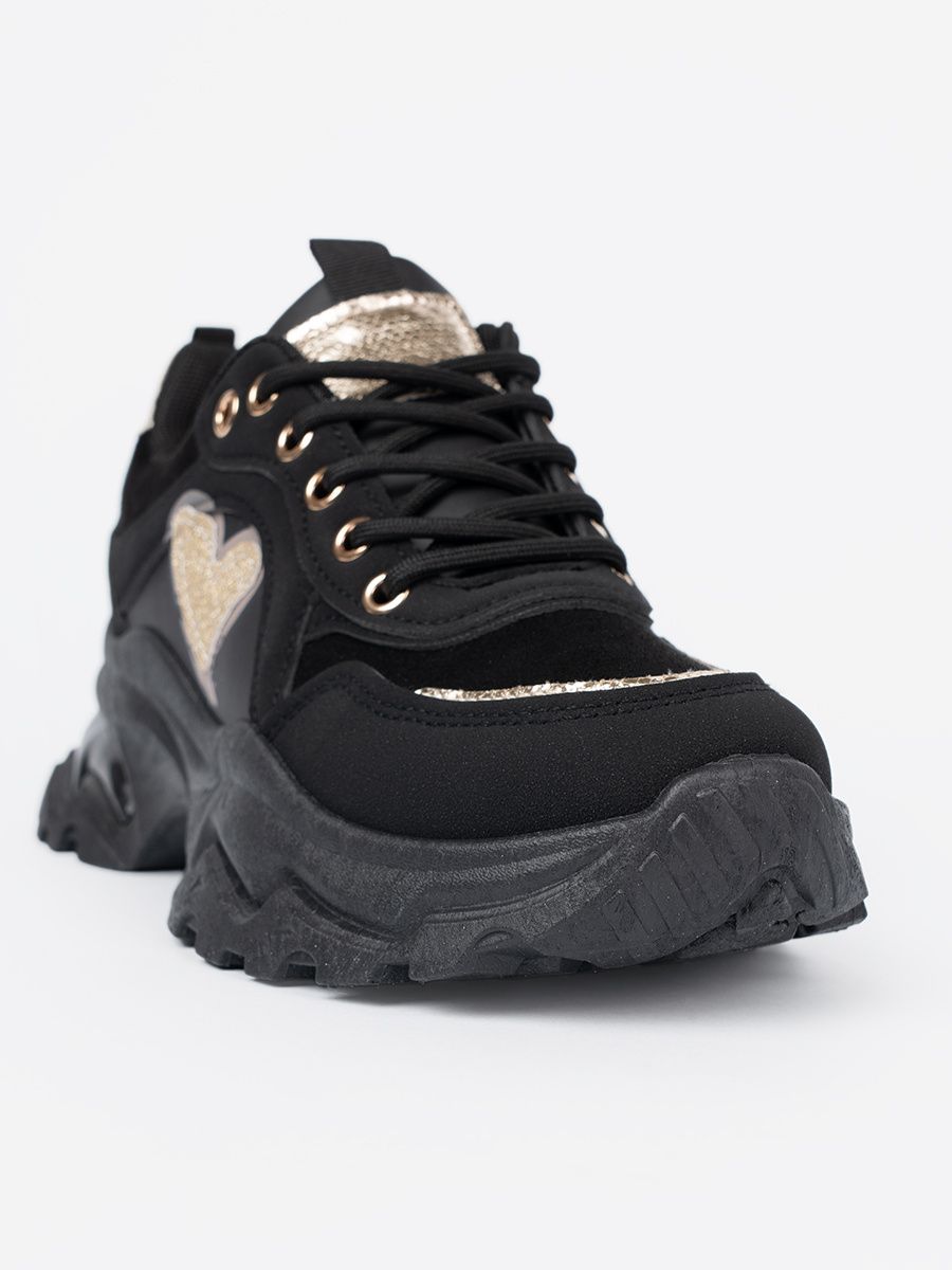 Černé sneakersy se zlatým srdcem