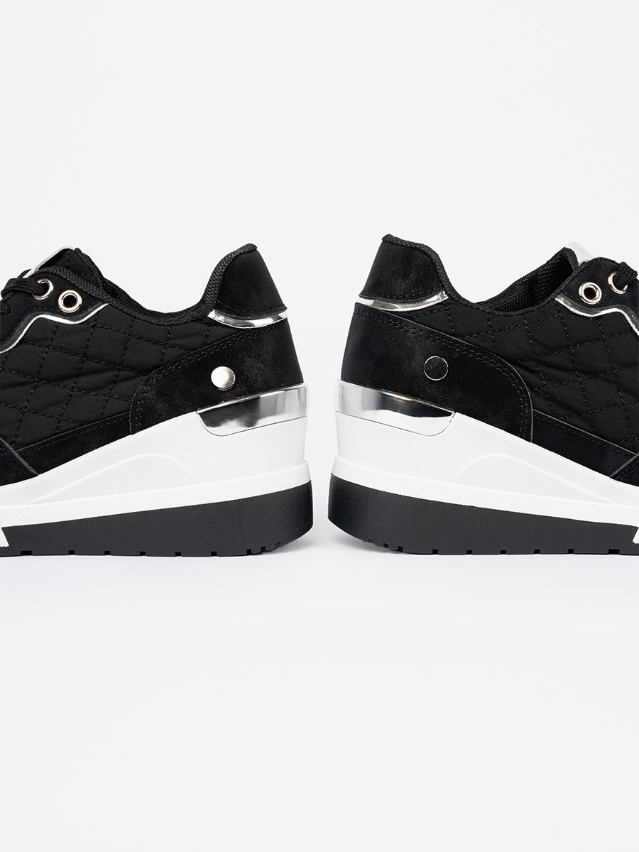 Černé dámské sneakersy na platformě