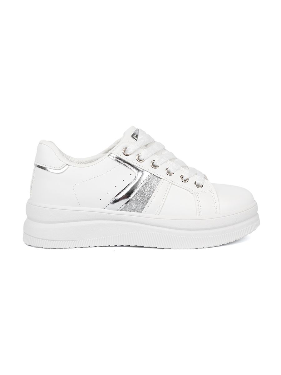 Bílé sneakersy s metalickým stříbrným akcentem