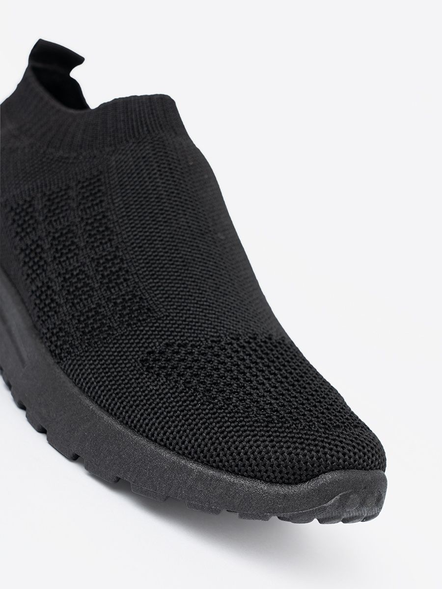 Černé sportovní slip-on tenisky s textilním svrškem