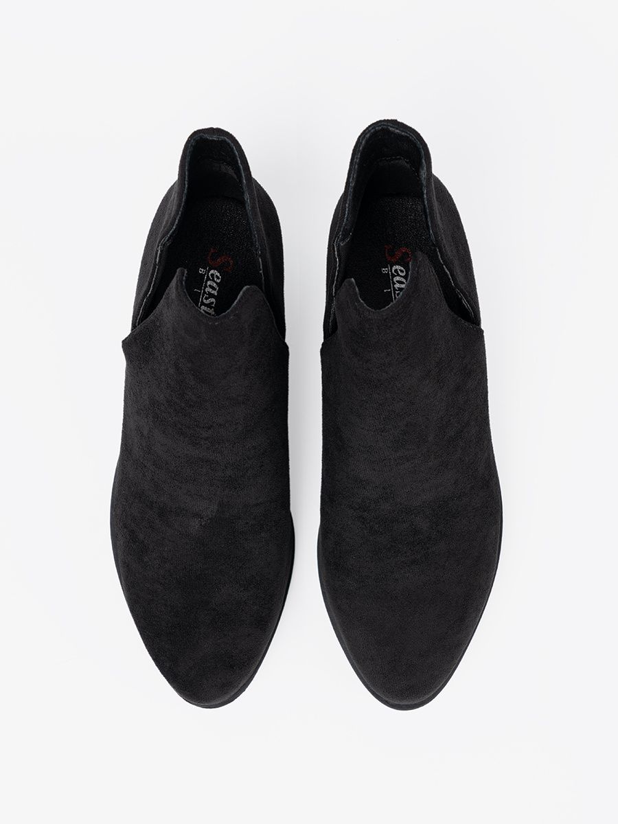 Černé kotníkové boty s výřezy