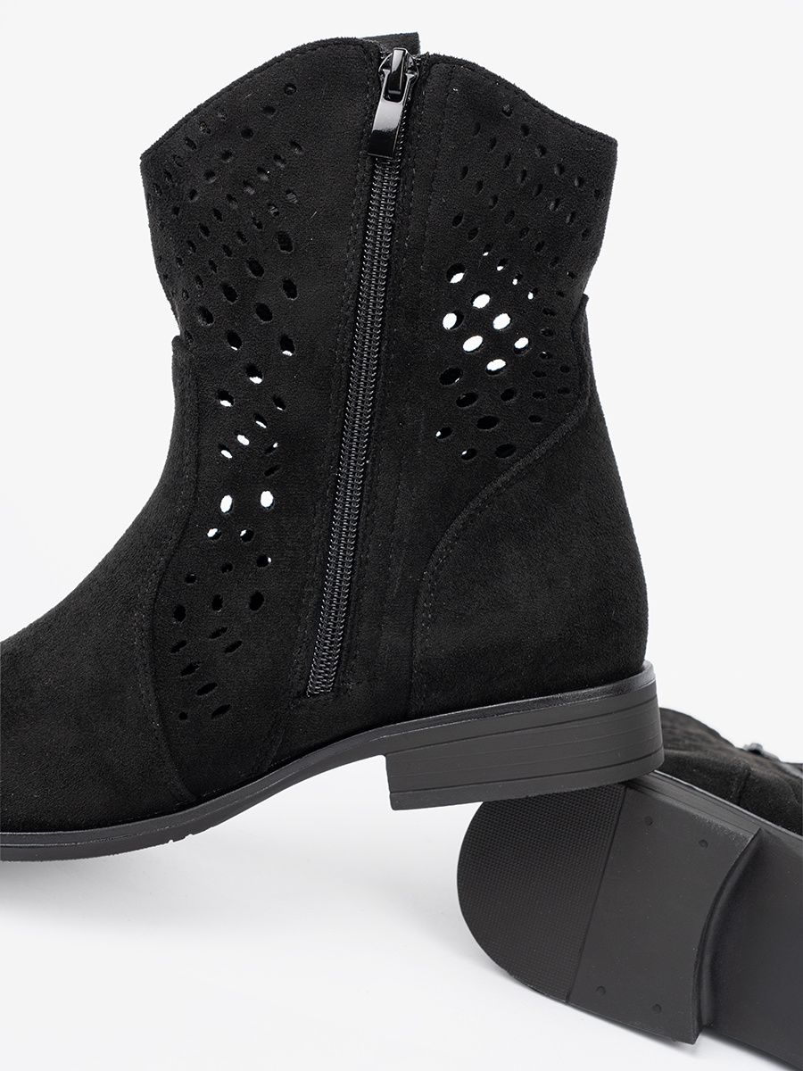 Černé ažurové kotníkové boty v cowboy stylu