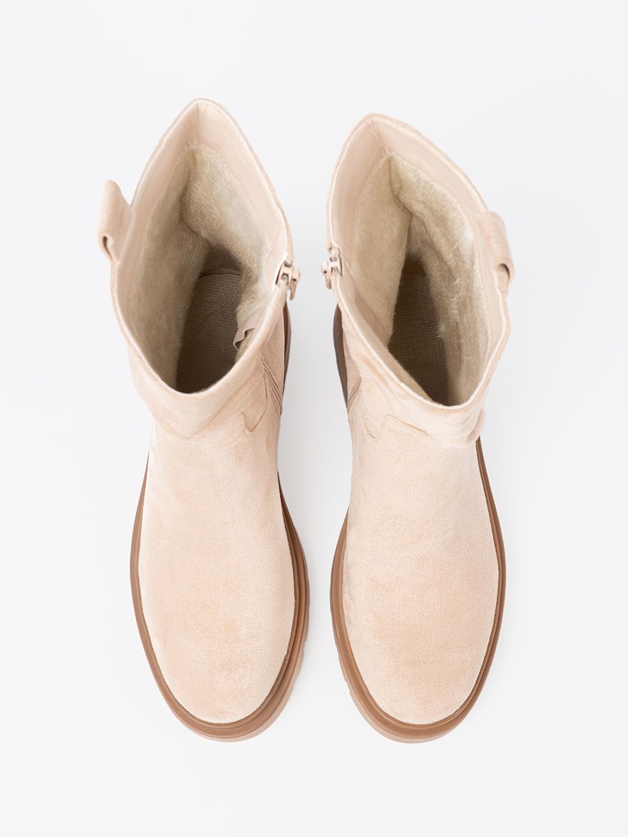 Světle béžové kotníkové kozačky s jednoduchým designem