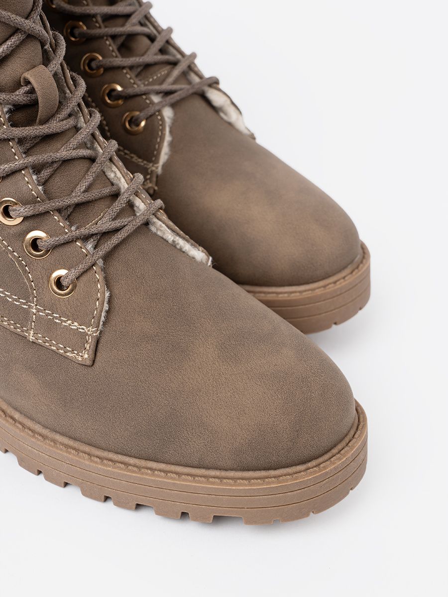 Stylové tmavě béžové kotníkové boty s hrubou podrážkou