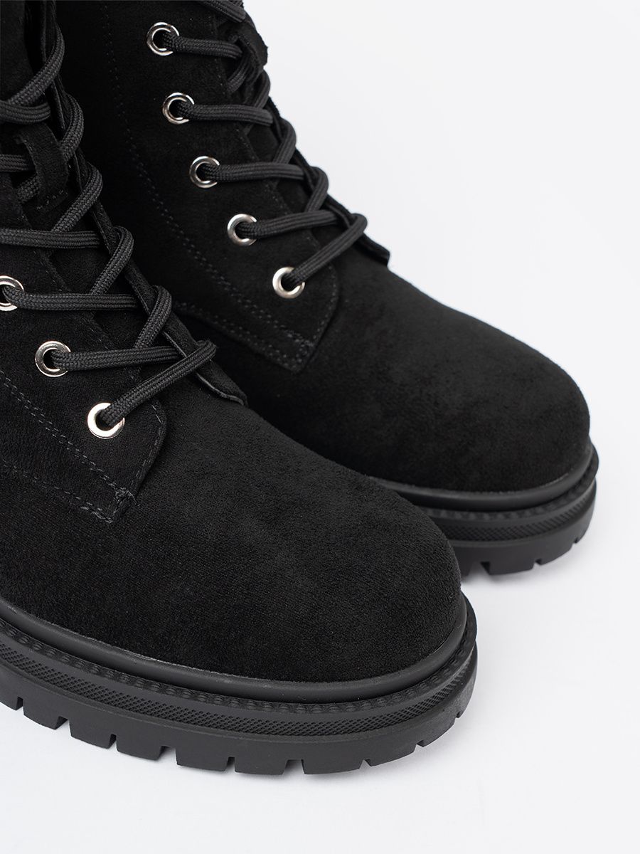 Elegantní černé workery se třpytivými krystalky