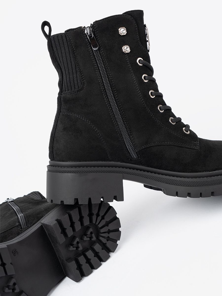 Elegantní černé workery se třpytivými krystalky