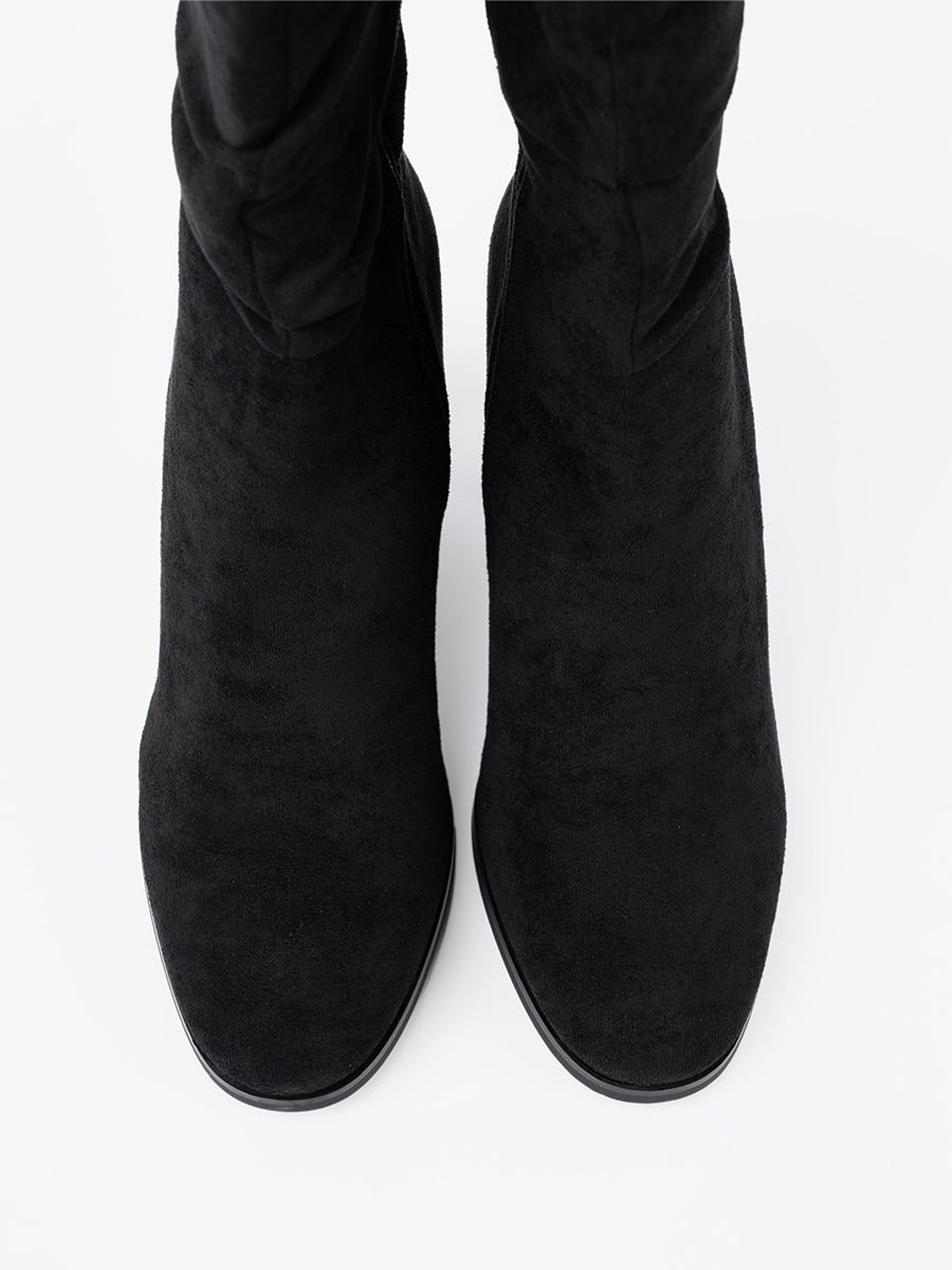 Černé kotníkové kozačky na podpatku s nařaseným svrškem