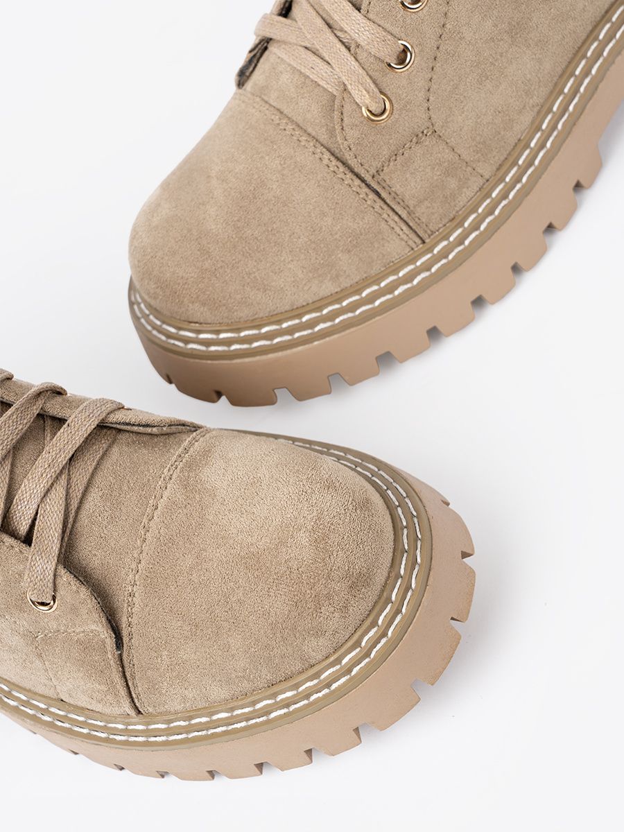 Béžové kotníkové boty se srdcem a hrubou podrážkou